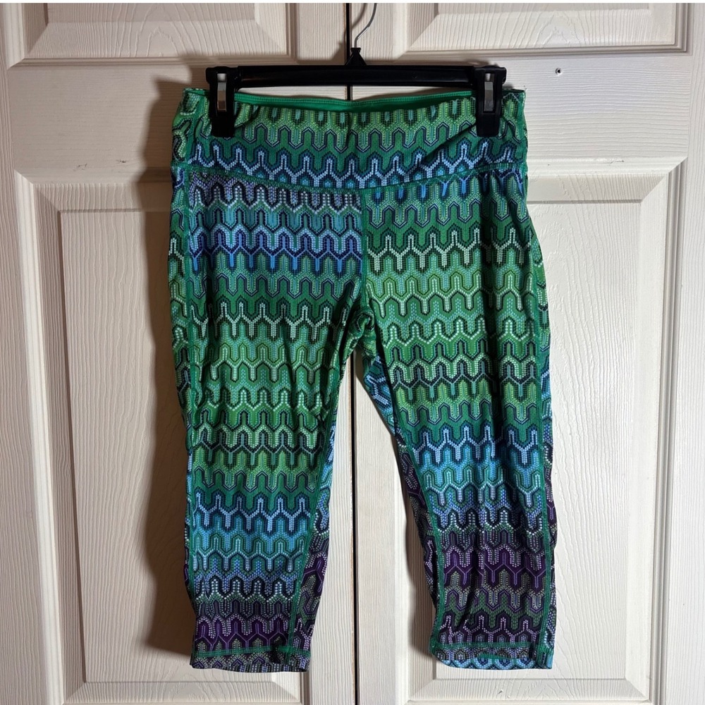 Prana Womens Green Geometric Chevron Capri Leggings Size Medium Yoga Athletic